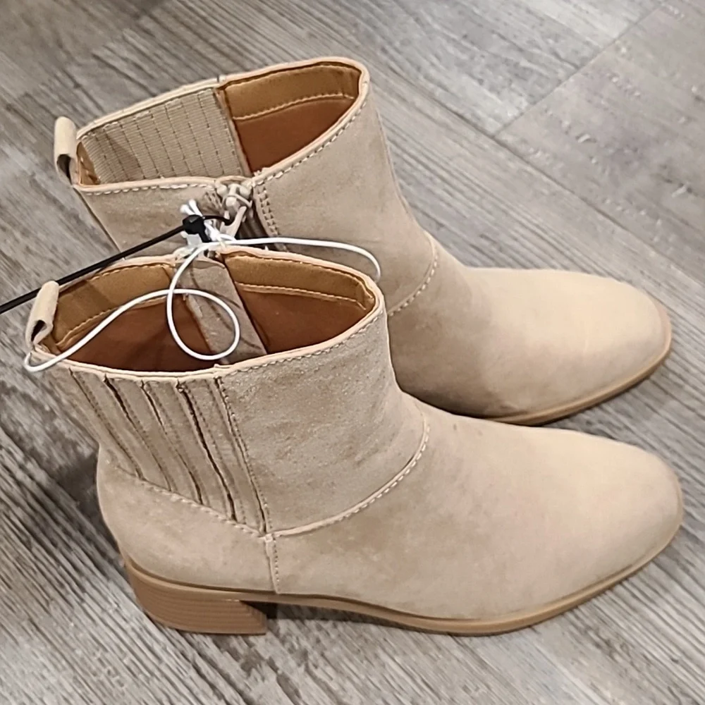 Universal Thread Ashley Low Block Ankle Booties - Taupe Size 9.5